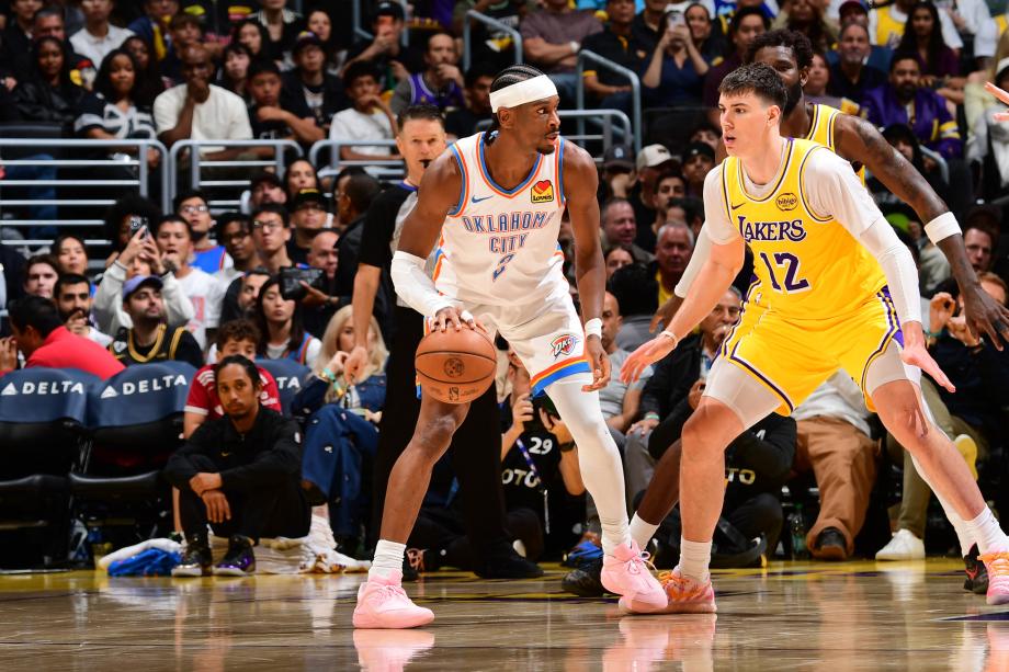 AG体育登录入口-詹姆斯缺战亚历山大25+8 残阵湖人36分惨败雷霆