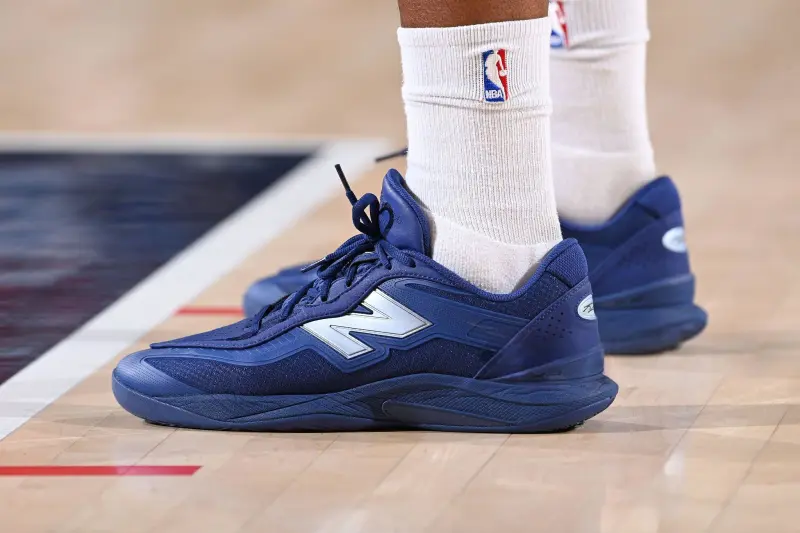 AG体育app下载-伦纳德穿着Kawhi5，得到20分8篮板3助攻1抢断